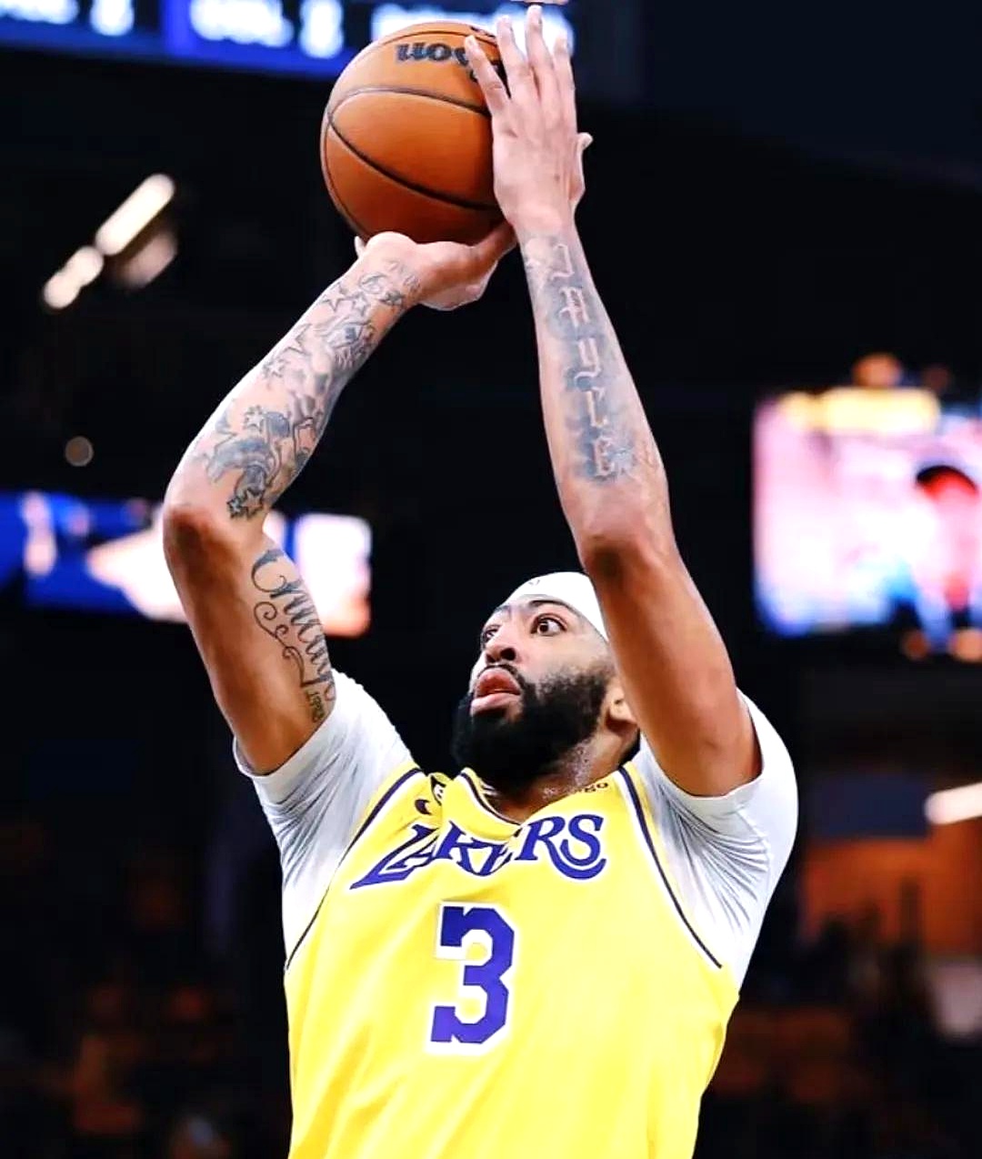 浓眉哥回归赛场，挺进下一轮首场状态亮眼，FPX观众沸腾！的简单介绍