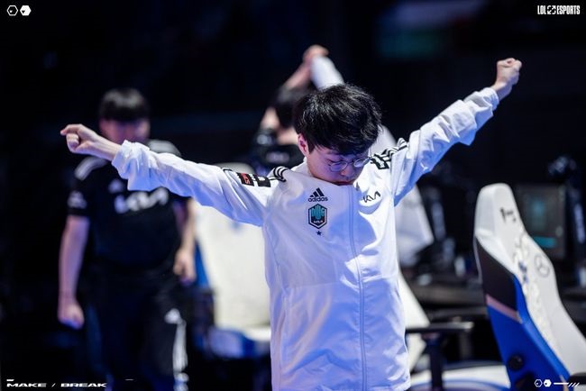 关于Faker新星险胜表现突出，老鹰前途光明！的信息