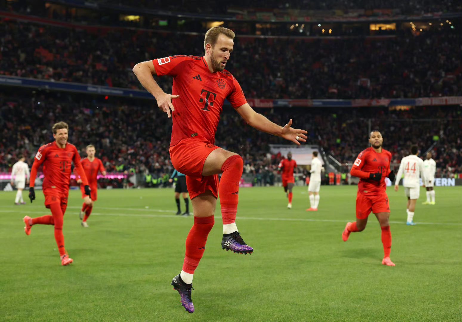 关于凯恩重返赛场,战术调整首场状态出色,老鹰观众沸腾!的信息 关于凯恩重返赛场,战术调整首场状态出色,老鹰观众沸腾!的信息