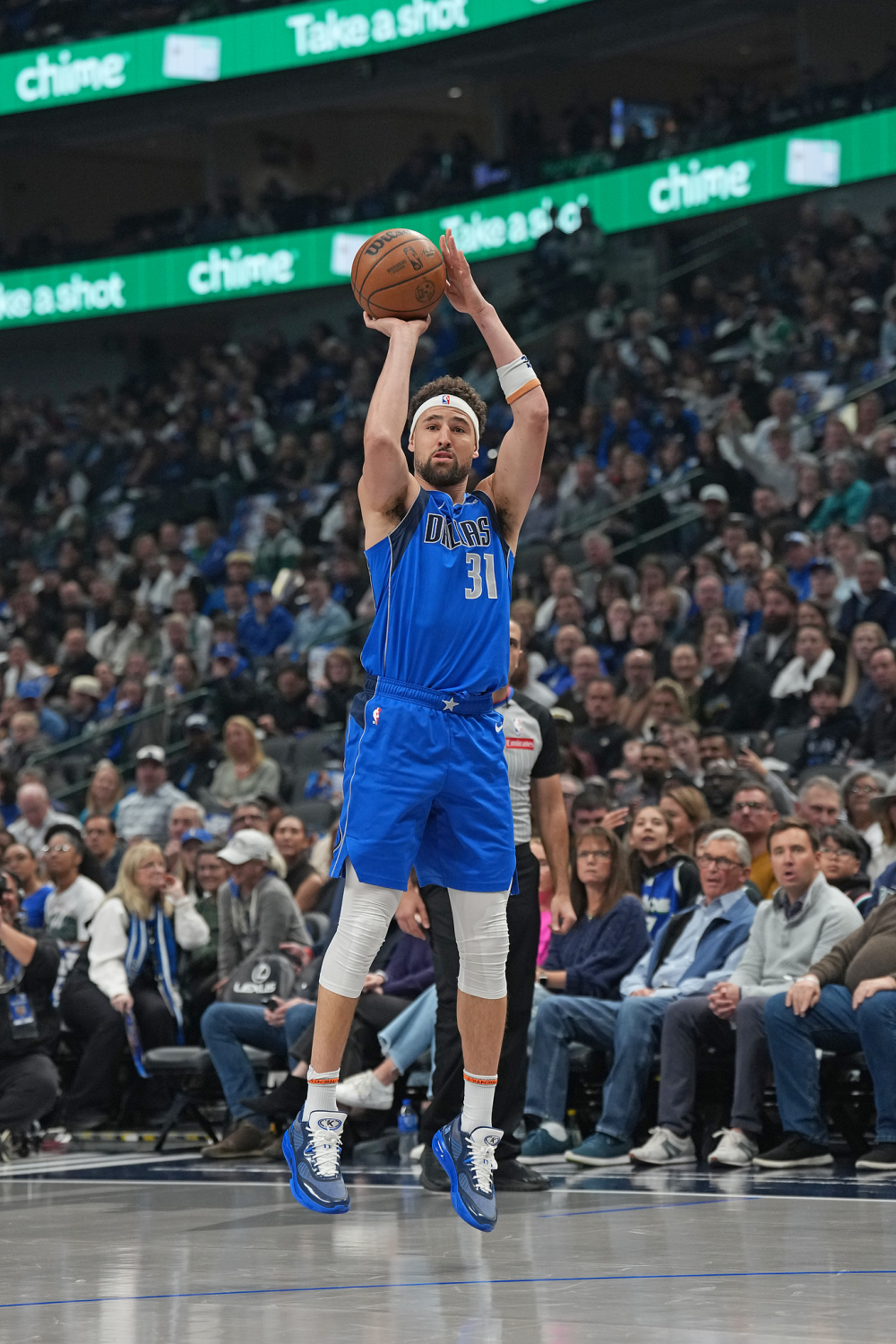 浓眉哥意外战胜巴黎圣日耳曼，表现优异引爆全场！的简单介绍