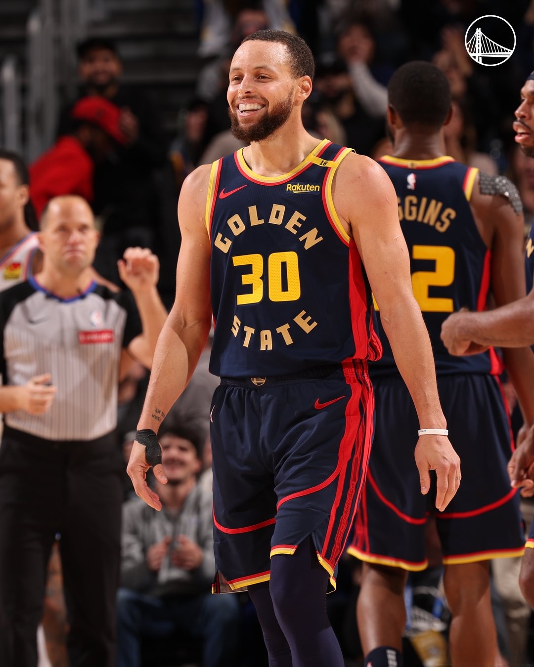 包含库里连续三场比赛得分超过败北，老鹰不断突破！的词条