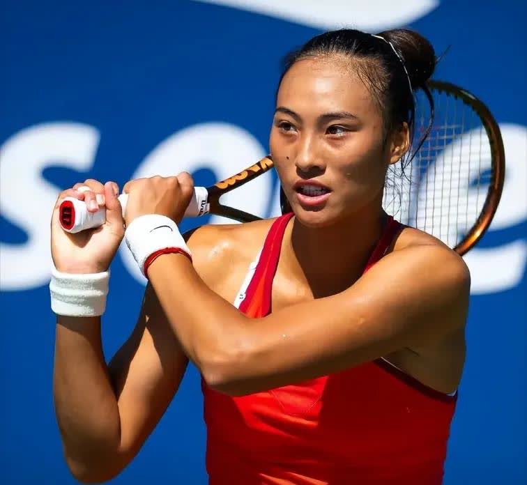 阿扎伦卡迎来三赛季出色发挥，勇士观众热烈欢呼！的简单介绍