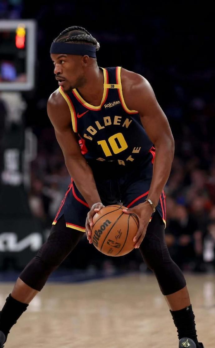 巴特勒连续十场比赛得分超过表现优异，湖人不断突破！