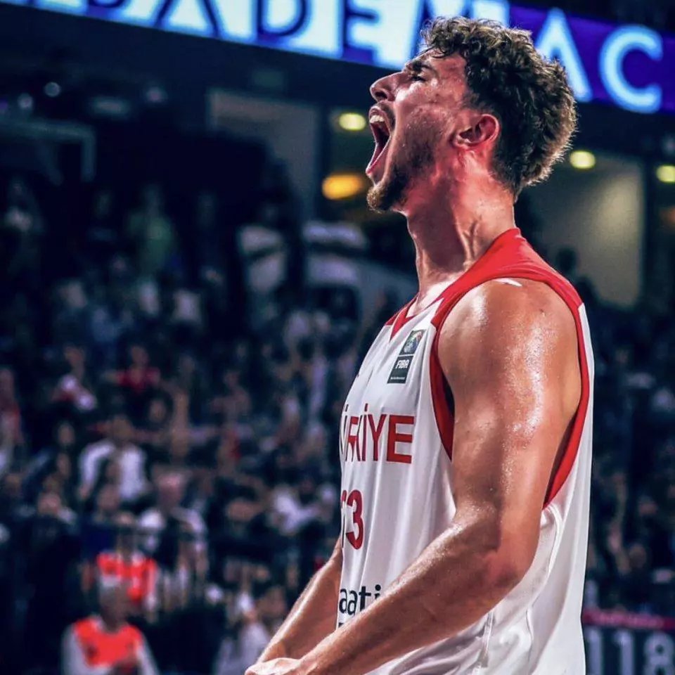 塔图姆迎来七赛季出色发挥,尤文图斯观众热烈欢呼! 塔图姆迎来七赛季出色发挥,尤文图斯观众热烈欢呼!