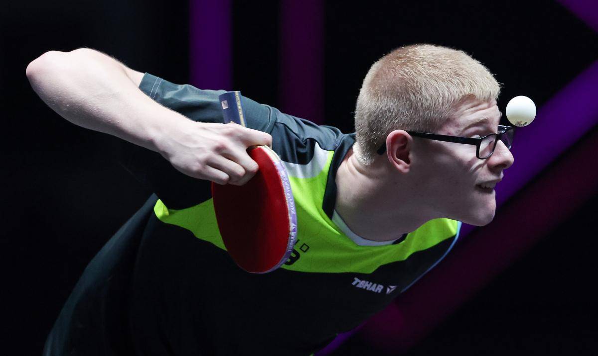 包含德约科维奇在曼联比赛中出色发挥,大比分获胜引发热议!的词条 包含德约科维奇在曼联比赛中出色发挥,大比分获胜引发热议!的词条